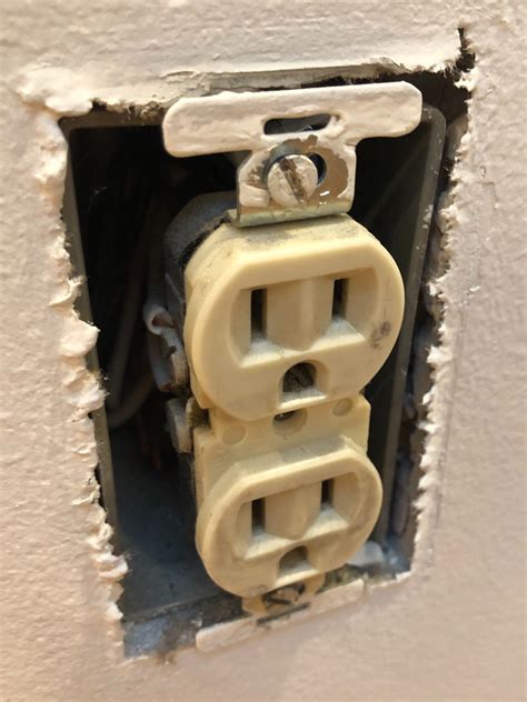 electrical outlet thread hole repair